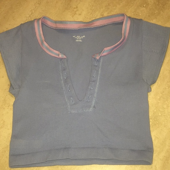 Out From Under Go for the Gold Seamless Shirt - Picture 2 of 5